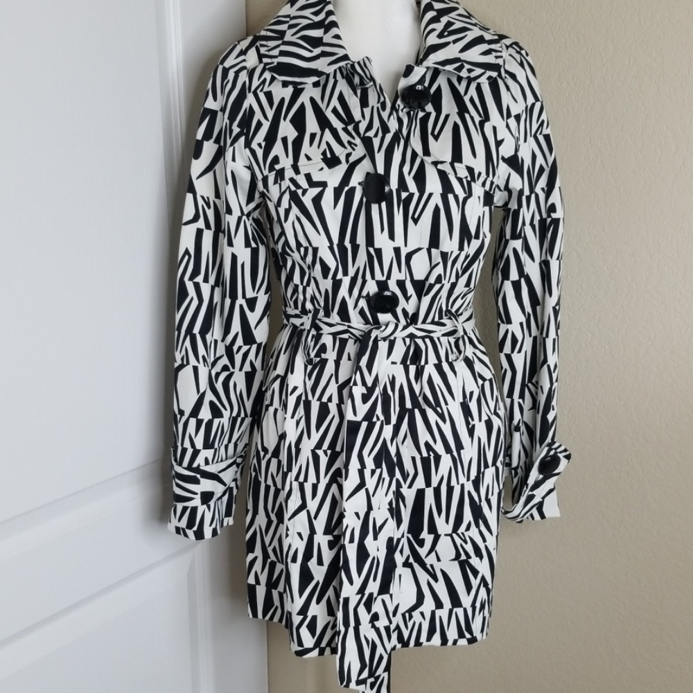 Luii light trench coat